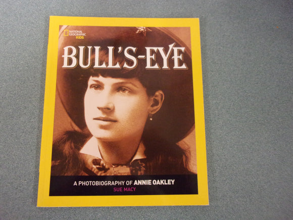 Bull's-Eye: A Photobiography Of Annie Oakley by Sue Macy (Paperback)