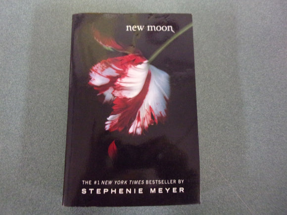 New Moon: The Twilight Saga, Book 2 by Stephenie Meyer (Trade Paperback)