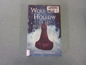 Wolf Den Hollow by Donna Murray (Ex-Library Paperback)