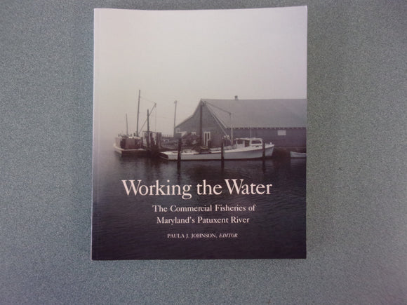 Working the Water: The Commercial Fisheries of Maryland's Patuxent River by Paula J. Johnson  (Softcover)