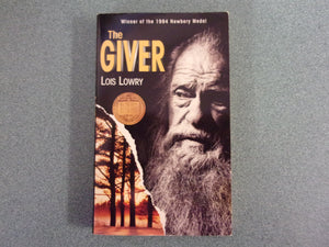 The Giver by Lois Lowry (Paperback)