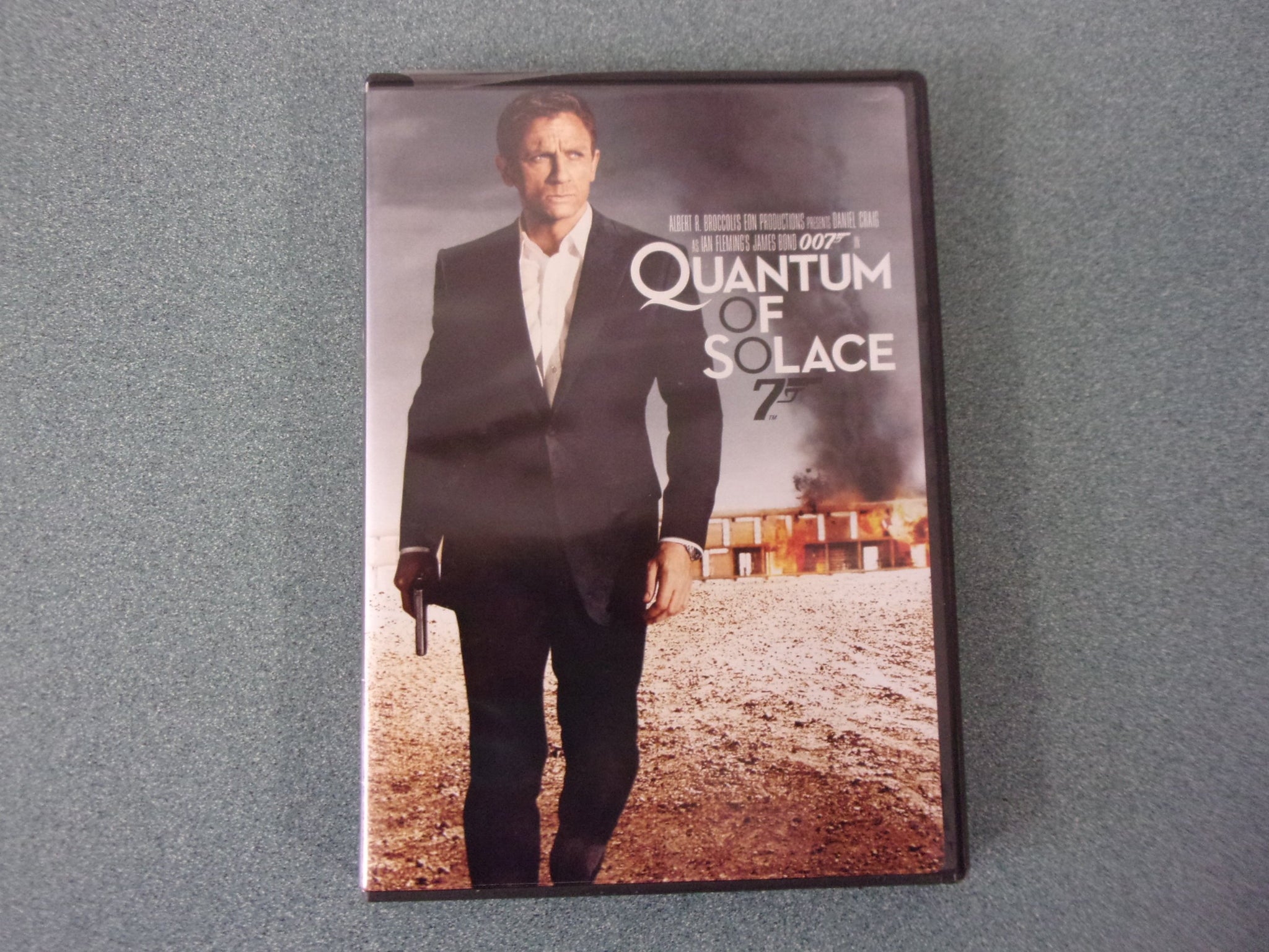 COVERS.BOX.SK ::: Quantum Of Solace - high quality DVD / Blueray / Movie, image size:2048x1536