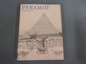 Pyramid by David Macaulay (Paperback)