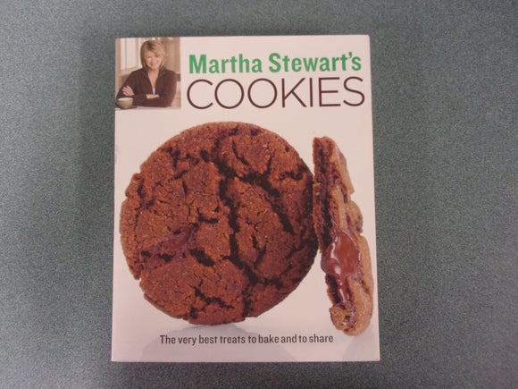 Martha Stewart's Cookies: The Very Best Treats to Bake and to Share: A Baking Book by Martha Stewart Living Magazine (Paperback)
