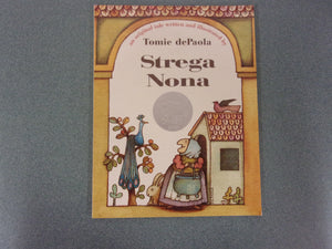 Strega Nona by Tomie dePaola (Paperback)